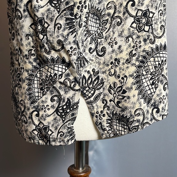 NWOT Spenser Jeremy Black Cream 100% Silk Short Sleeve Blouse - Size Medium - Picture 8 of 13